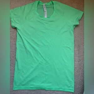 Lululemon athletica Lime Green Short Sleeve Tee size 10